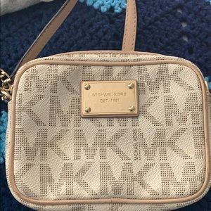 MICHAEL KORS  crossbody 👛